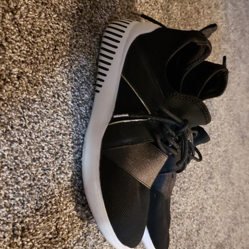 Shoes - Picture 2 of 3